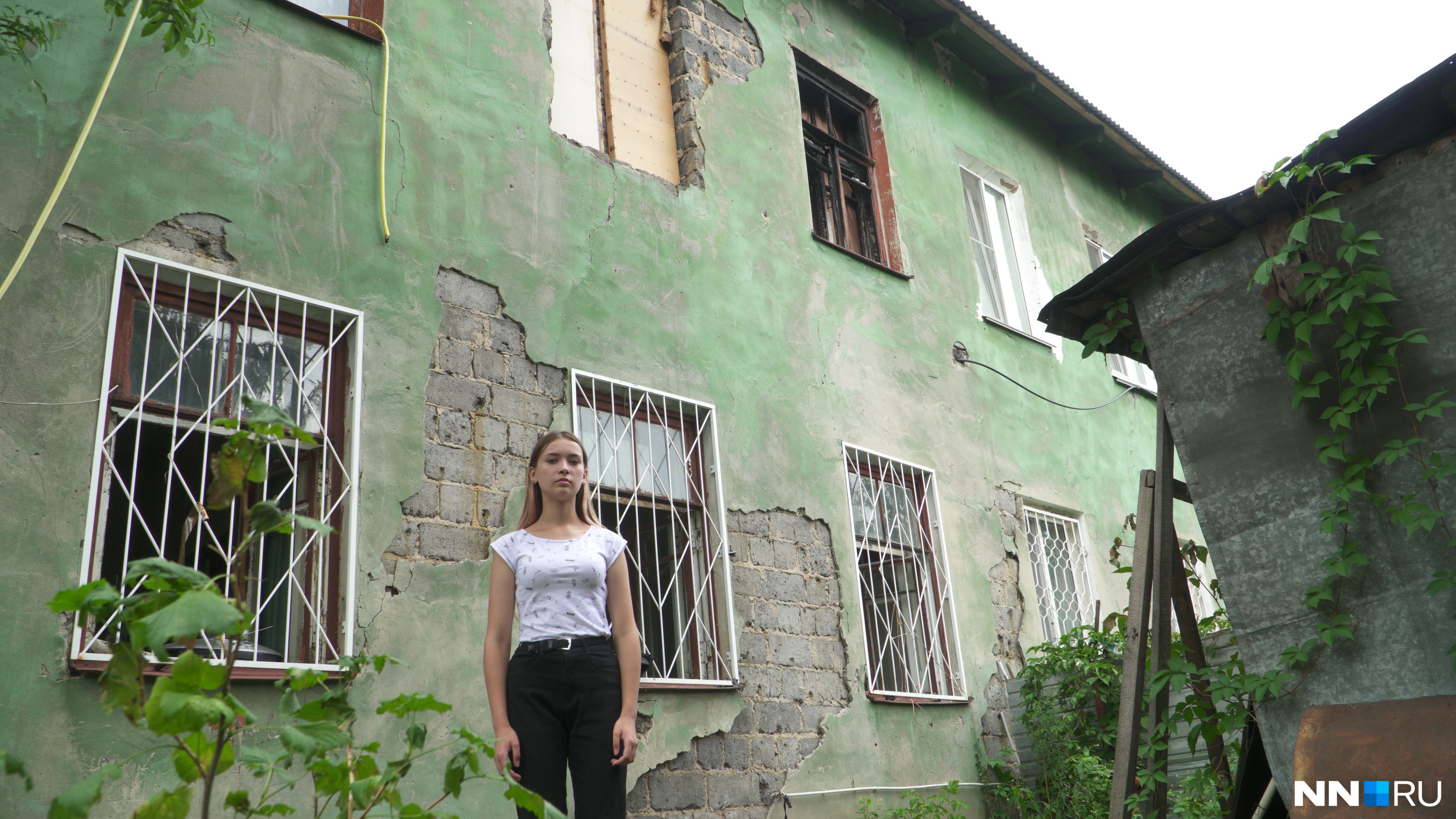 Кристина Кузьмина выводила жильцов из горящего дома и встречала полицию