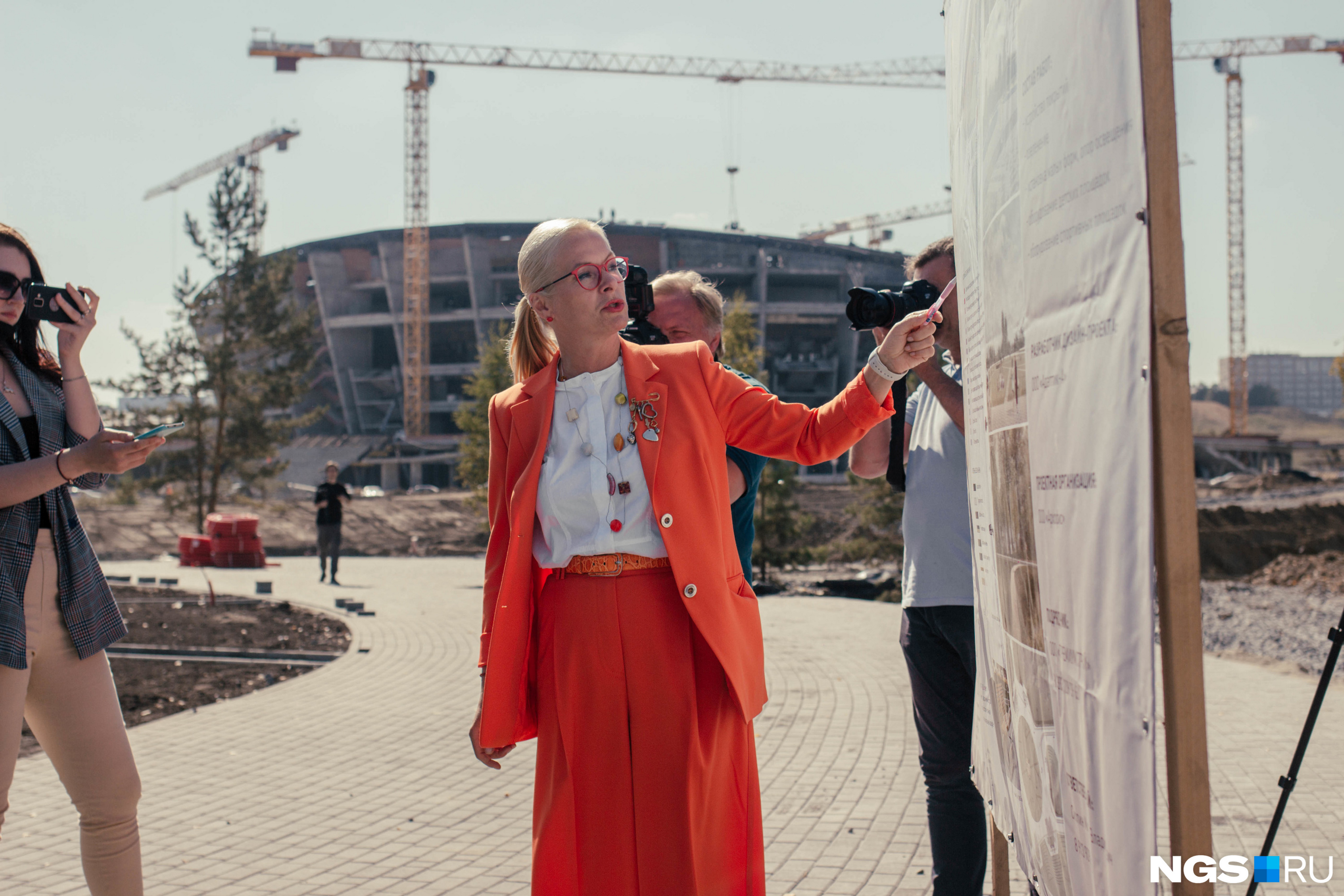 В этом костюме Анна Терешкова представляла проект благоустройства парка рядом с новой ледовой ареной