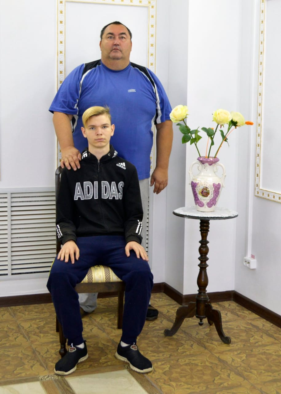 Эдуард Евсеев вместе с сыном, которого он растит один с шести лет