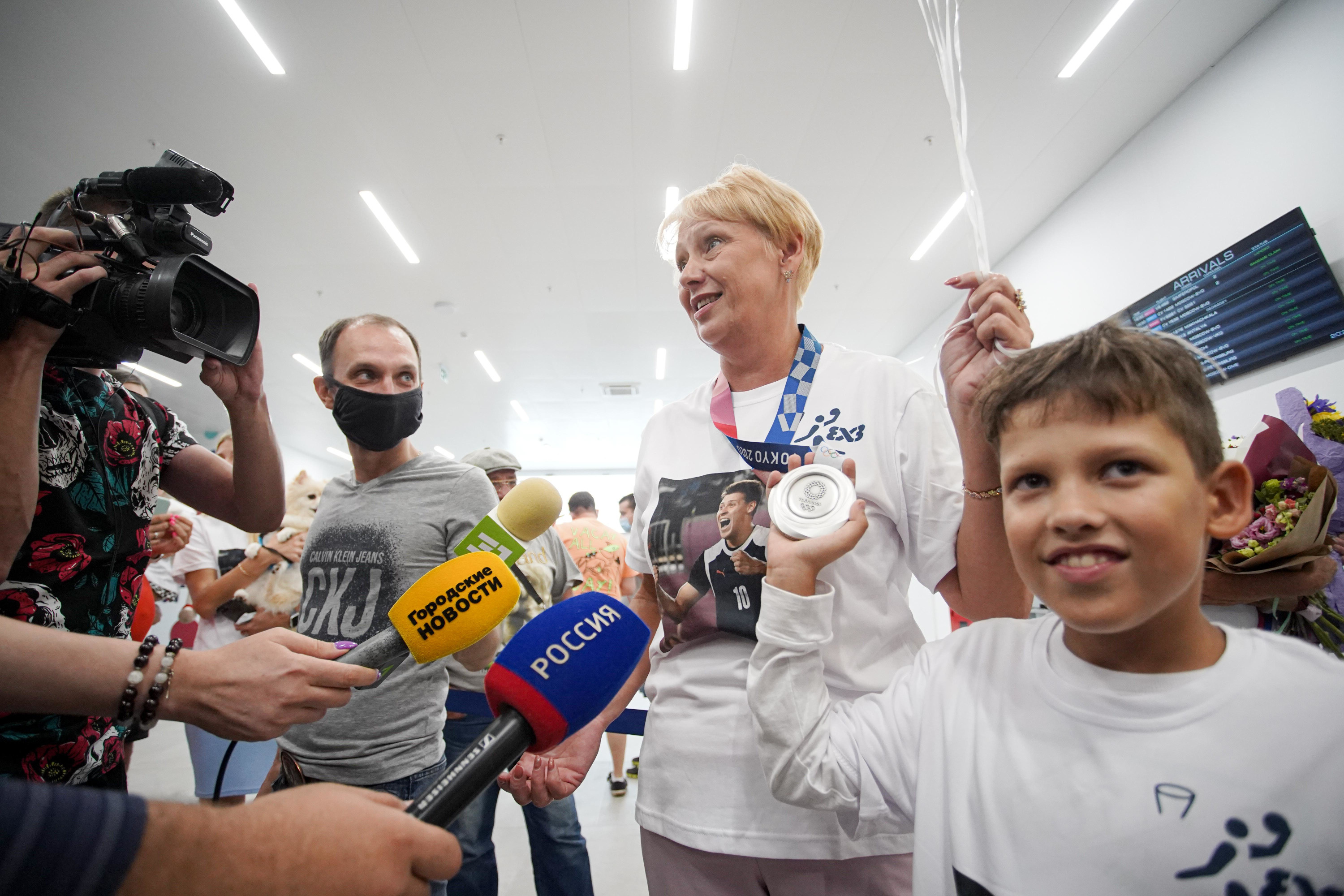 Награду спортсмен отдал маме Награду спортсмен отдал маме