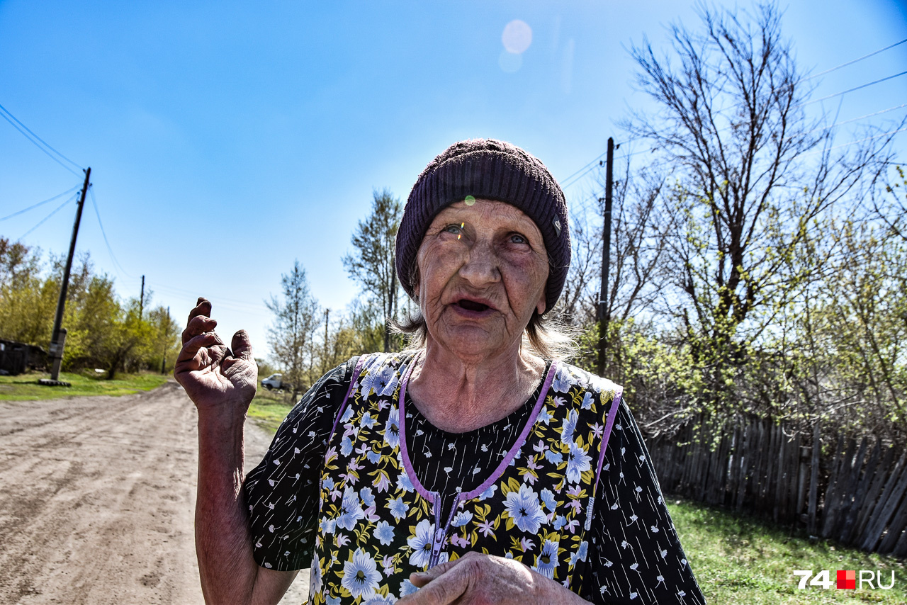 — Да какое нам уже переселение? — удивляется Наталья Фёдоровна. Она с сыновьями перестала ждать и взяла решение проблемы в свои руки — Да какое нам уже переселение? — удивляется Наталья Фёдоровна. Она с сыновьями перестала ждать и взяла решение проблемы в свои руки