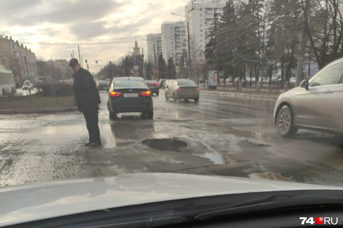 Проспект Ленина пережил <a href="https://74.ru/text/transport/2018/08/01/65218791/" target="_blank" class="_">масштабный ремонт</a> в 2018 году. <nobr class="_">И вот...</nobr> Проспект Ленина пережил <a href="https://74.ru/text/transport/2018/08/01/65218791/" target="_blank" class="_">масштабный ремонт</a> в 2018 году. <nobr class="_">И вот...</nobr>