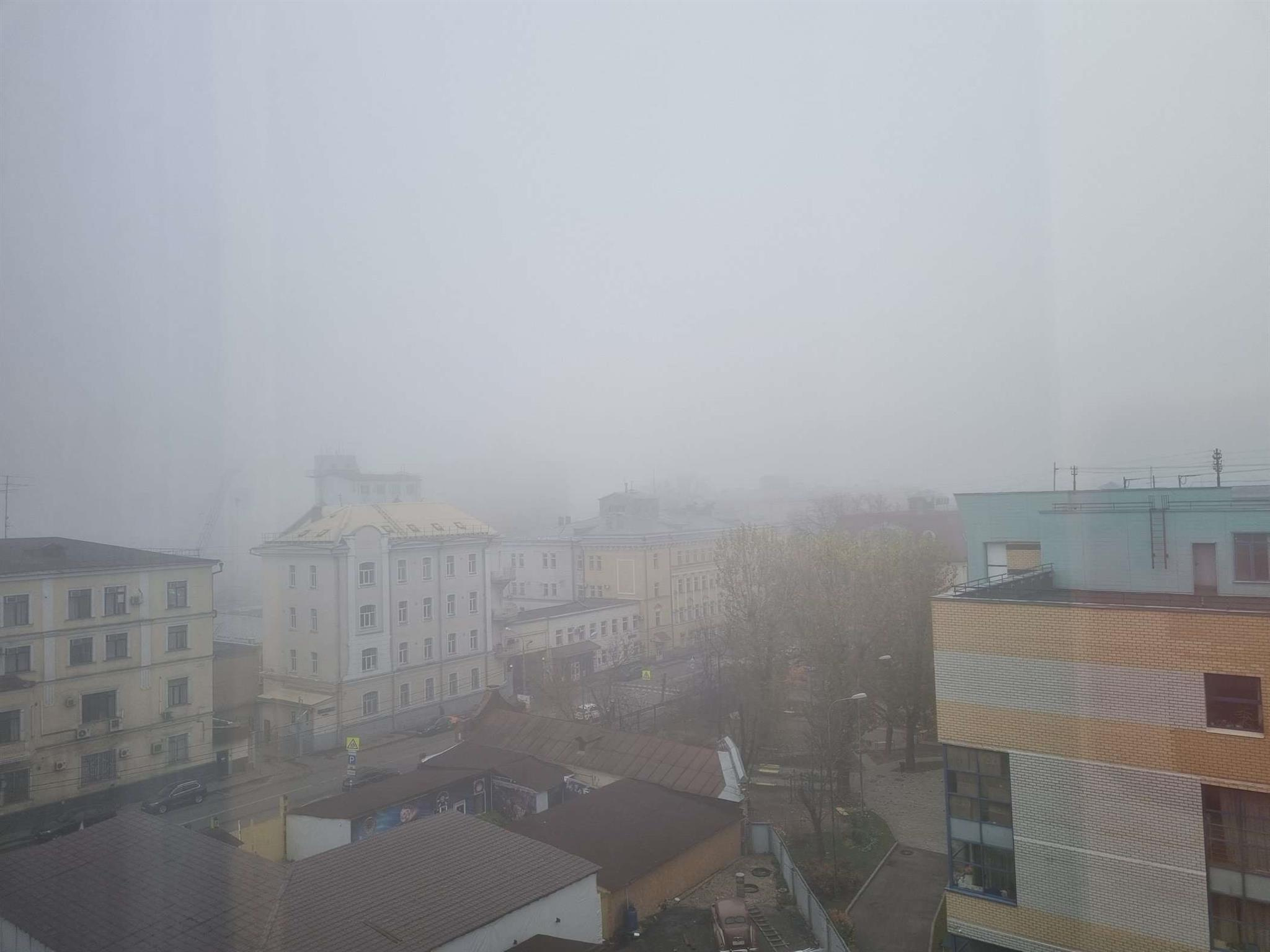 Утро в Москве выдалось туманным