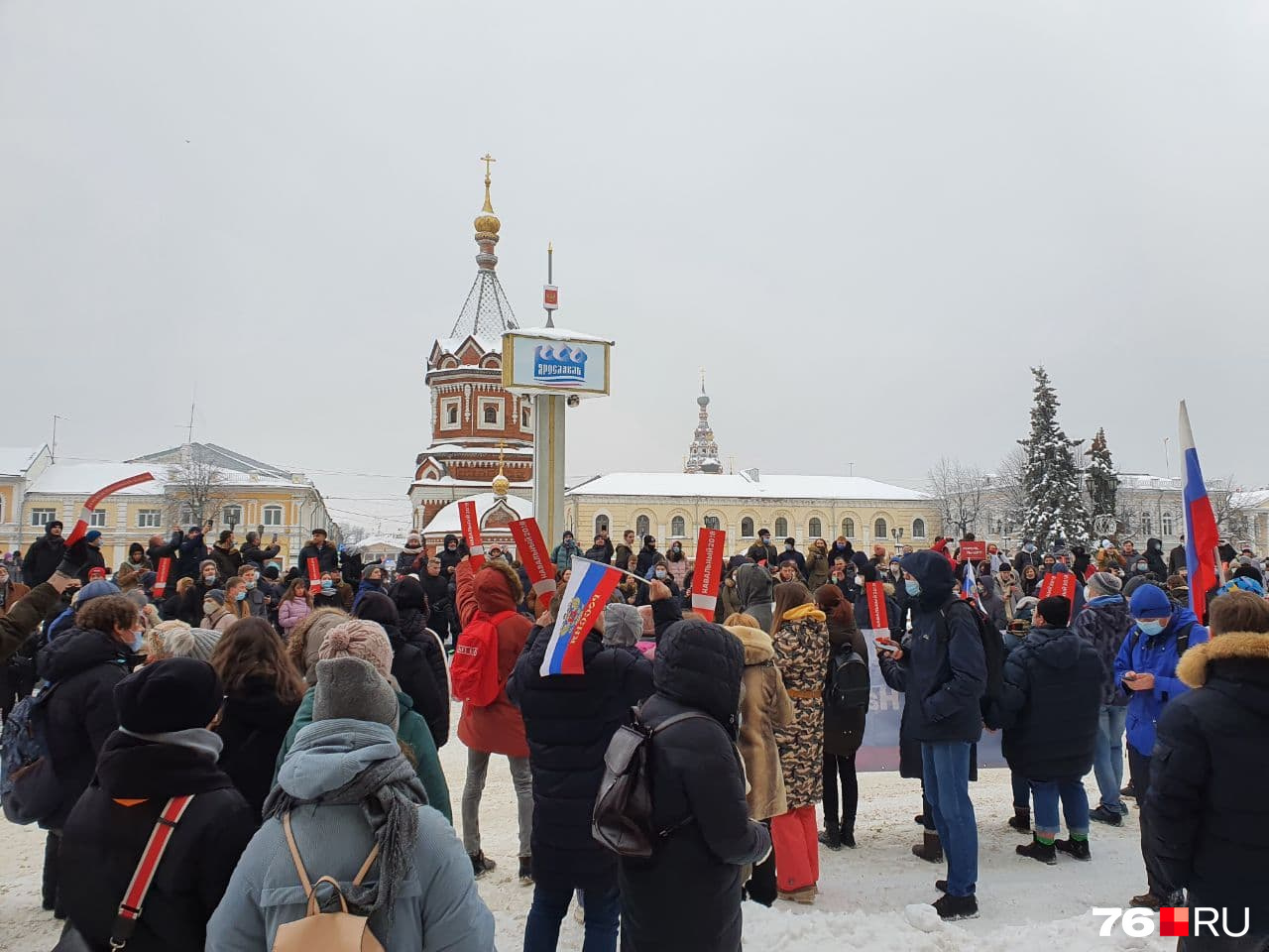 У фонтанов начали скандировать лозунги У фонтанов начали скандировать лозунги