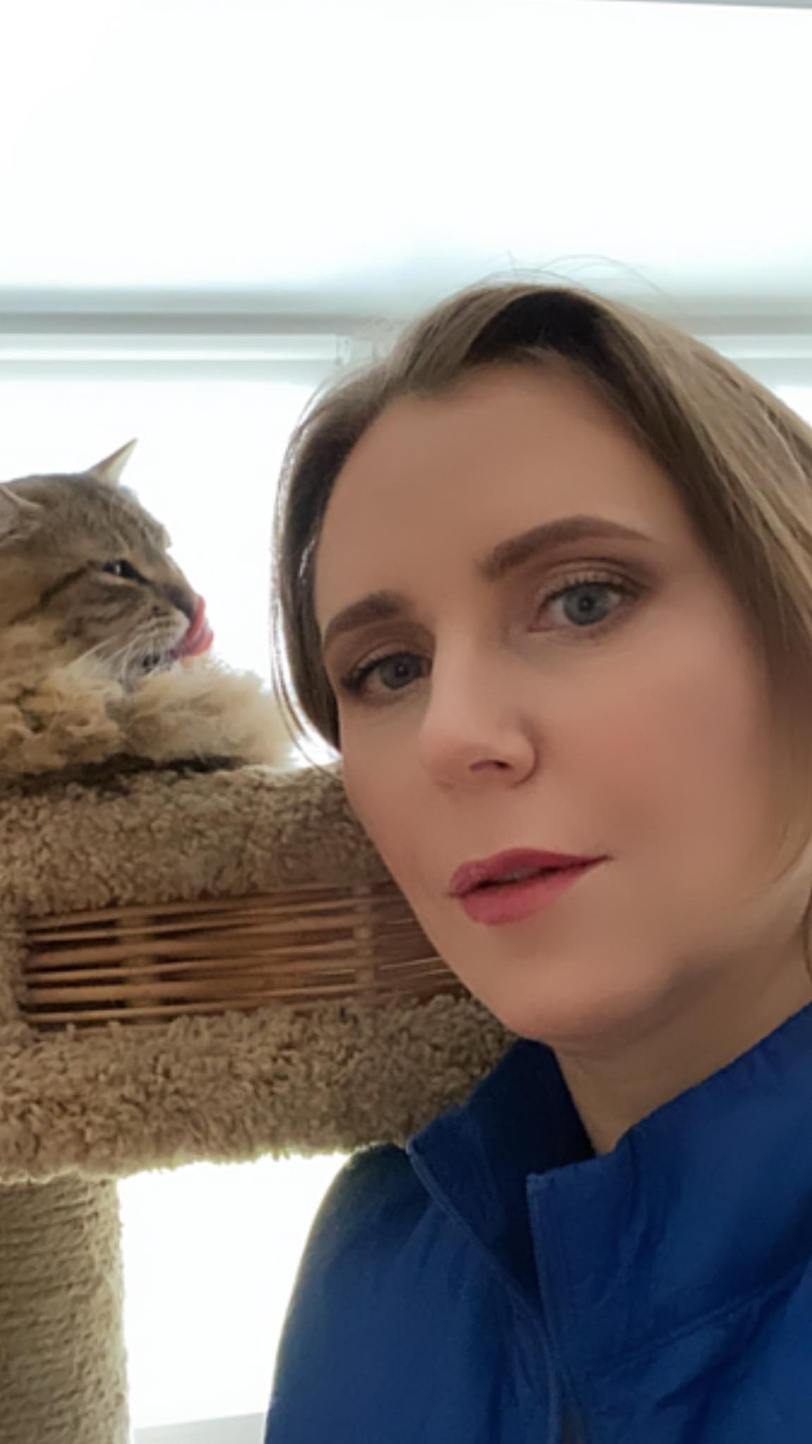 Ирина любит делать селфи с кошками Ирина любит делать селфи с кошками