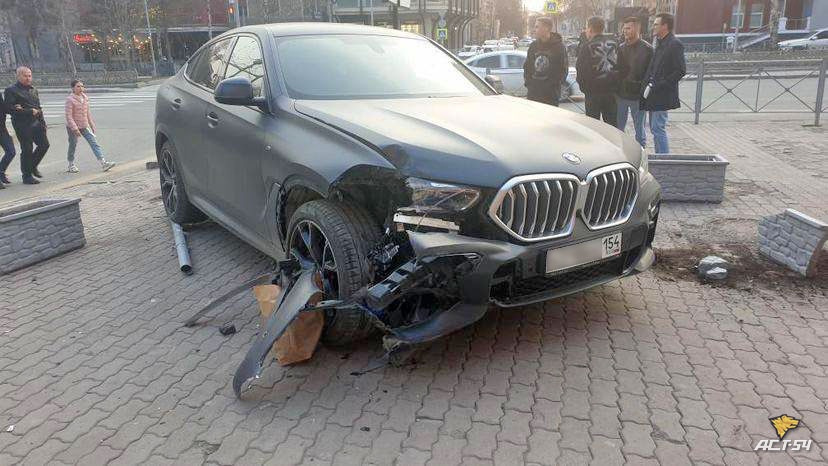 Последствия аварии с BMW на Красном проспекте