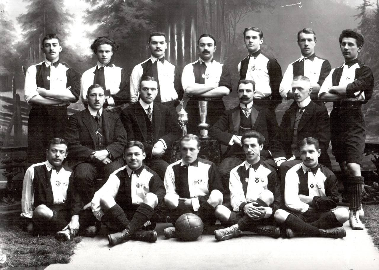 Команда «Спорт» с Кубком Аспдена, чемпионы 1908 года