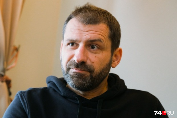 Его партнер Игорь Рыбаков делает ставку на помощь школам Его партнер Игорь Рыбаков делает ставку на помощь школам