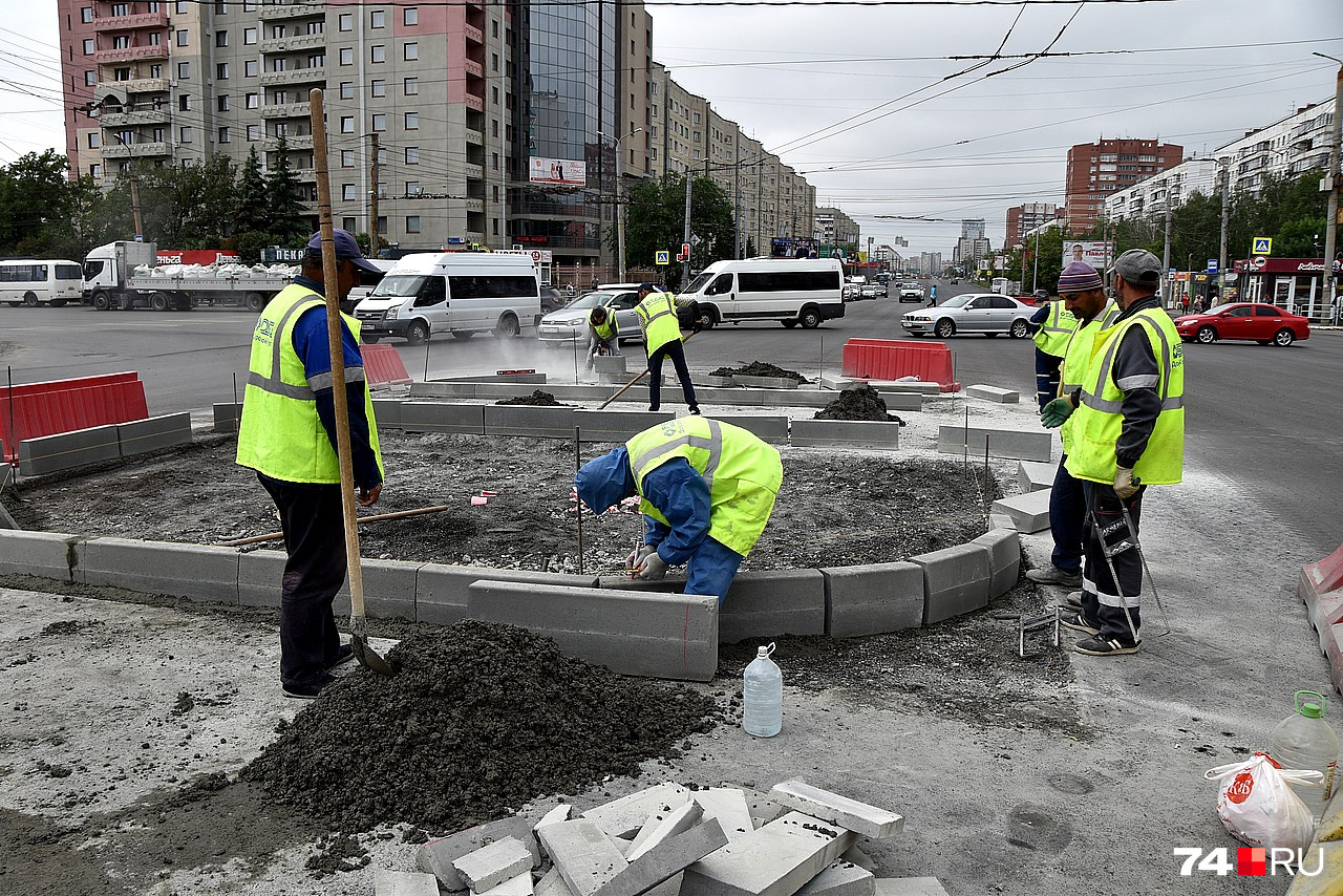 Работы на Комсомольском проспекте начались весной 2021 года и сразу вызвали массу негатива Работы на Комсомольском проспекте начались весной 2021 года и сразу вызвали массу негатива