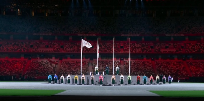 Флаг Японии подняли под национальный гимн