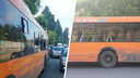 В Ростове грузовик врезался в автобус. Осколками стекол задело пассажиров