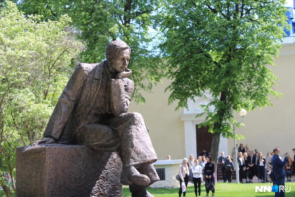 Памятник физику Андрею Сахарову в Сарове