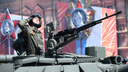 Тысячи военных и танки на Красной площади: смотрим главный парад Победы страны