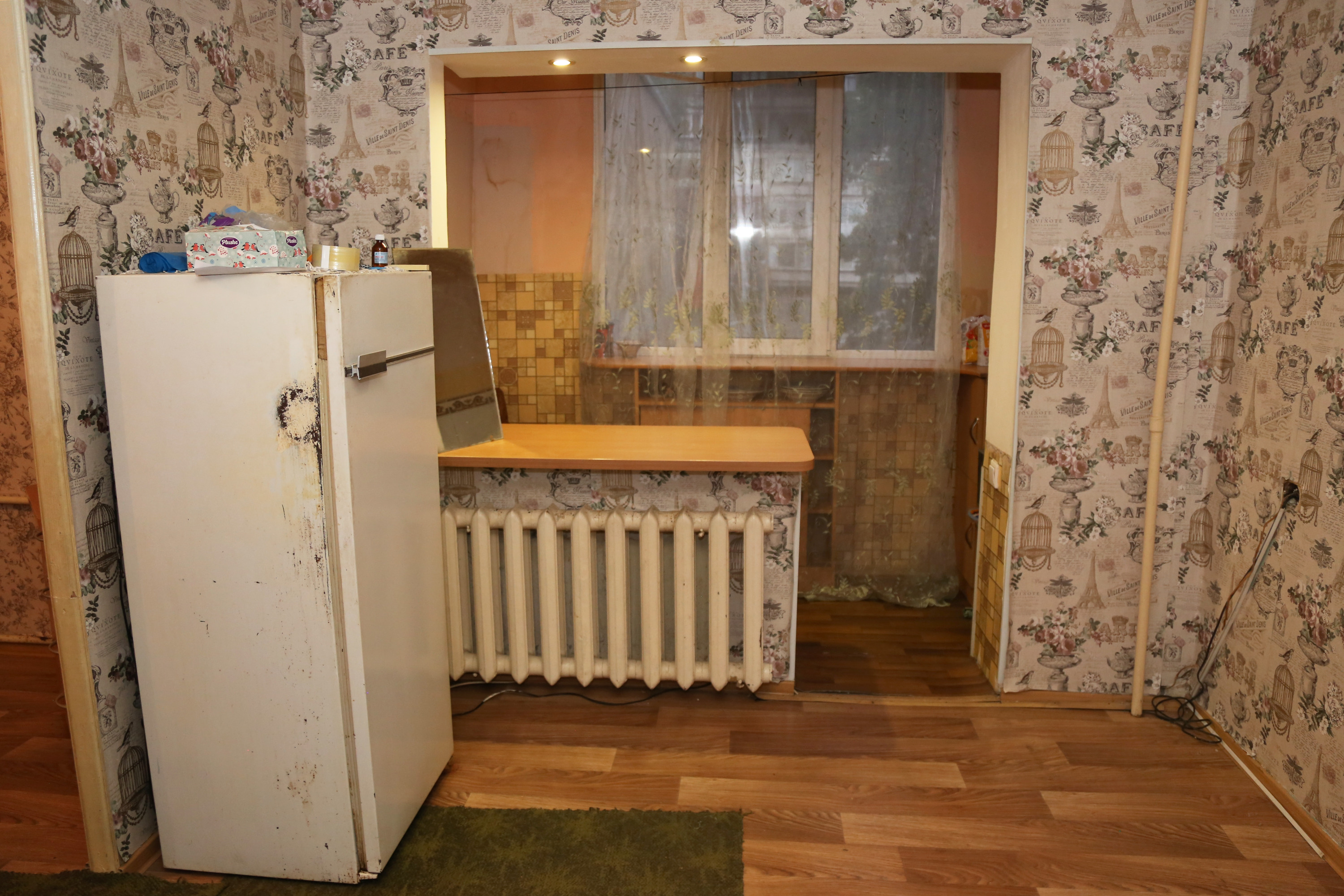 Эту квартиру снимал Виталий Бережной до середины августа. По официальной информации Следственного комитета, тело Насти Муравьёвой мужчина хранил в холодильнике пансионата несколько дней