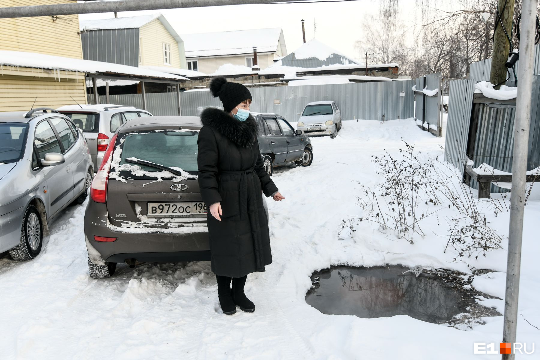 Жители двух домов пользуются выгребной ямой. Каждый день на Орловскую приезжают две машины, которые откачивают ее содержимое Жители двух домов пользуются выгребной ямой. Каждый день на Орловскую приезжают две машины, которые откачивают ее содержимое