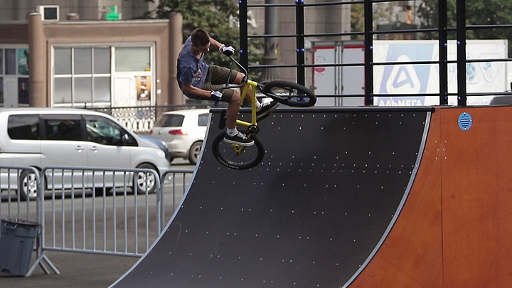 С зоной отдыха и биотуалетом: когда на площади Революции запустят обновленный скейт-парк