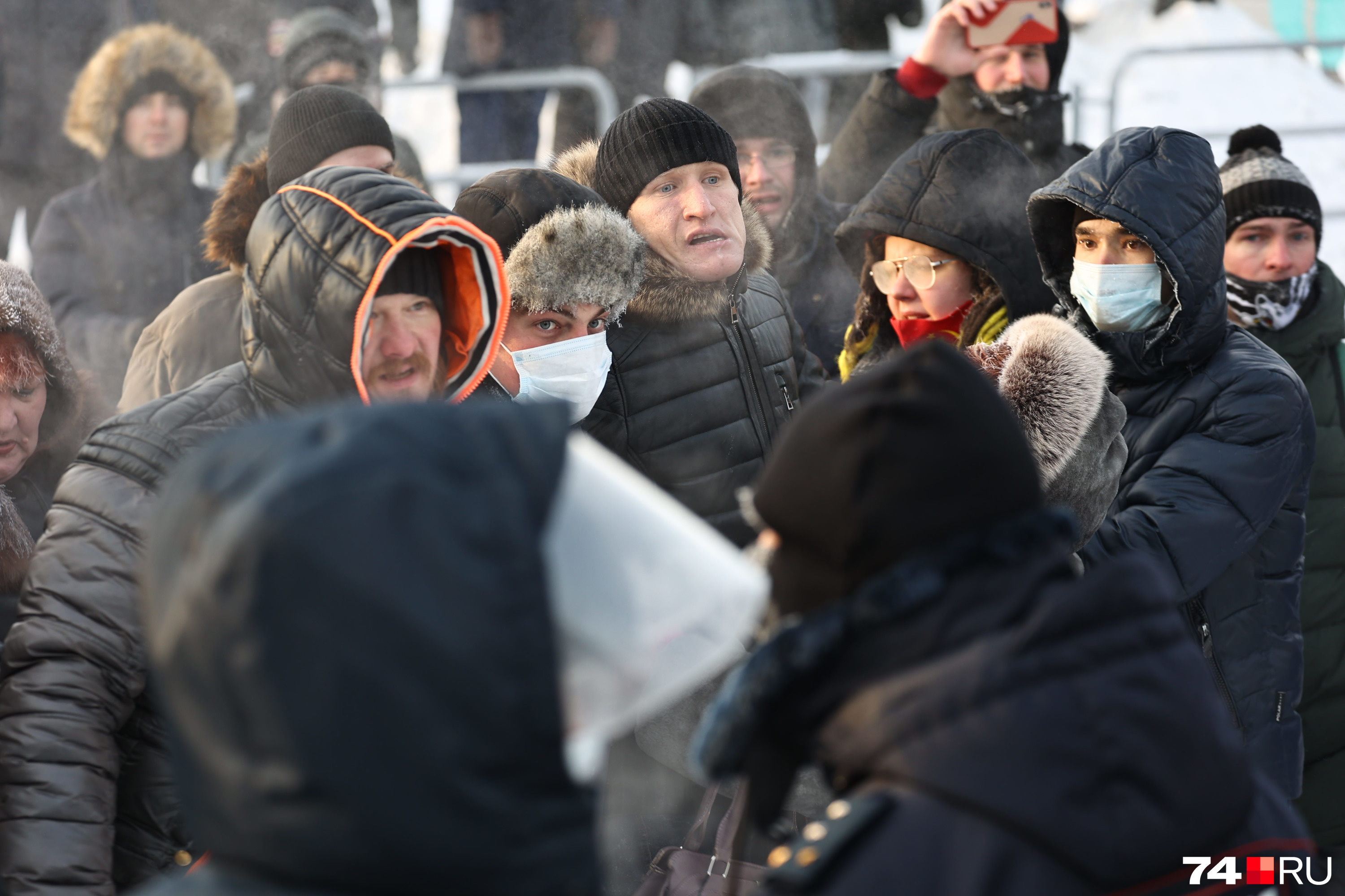 Иван Худяков не отрицал, что участвовал в шествии. Вот он на фото в черной шапке стоит в центре толпы Иван Худяков не отрицал, что участвовал в шествии. Вот он на фото в черной шапке стоит в центре толпы