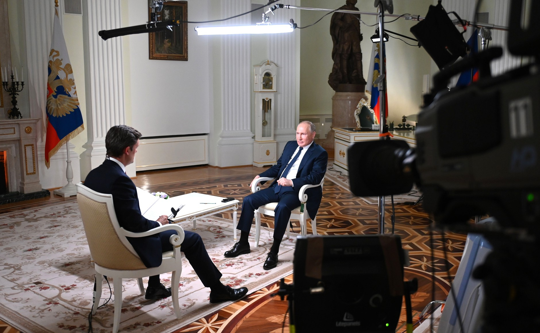 Путин с журналистом американского телеканала NBC Киром Симмонсом