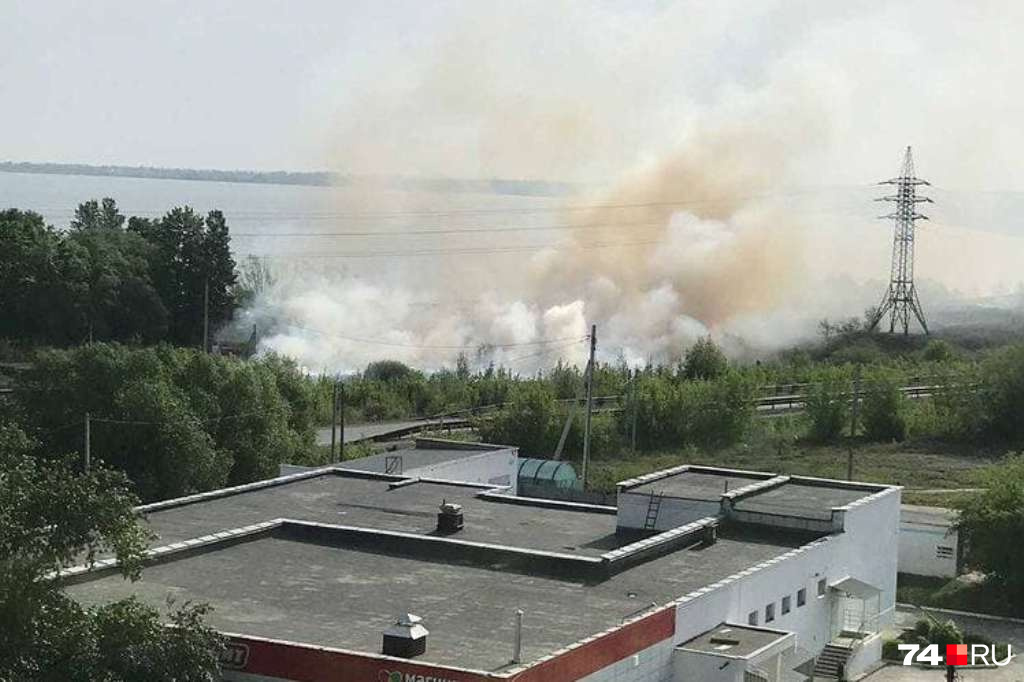 Столб дыма заставил жителей поволноваться Столб дыма заставил жителей поволноваться