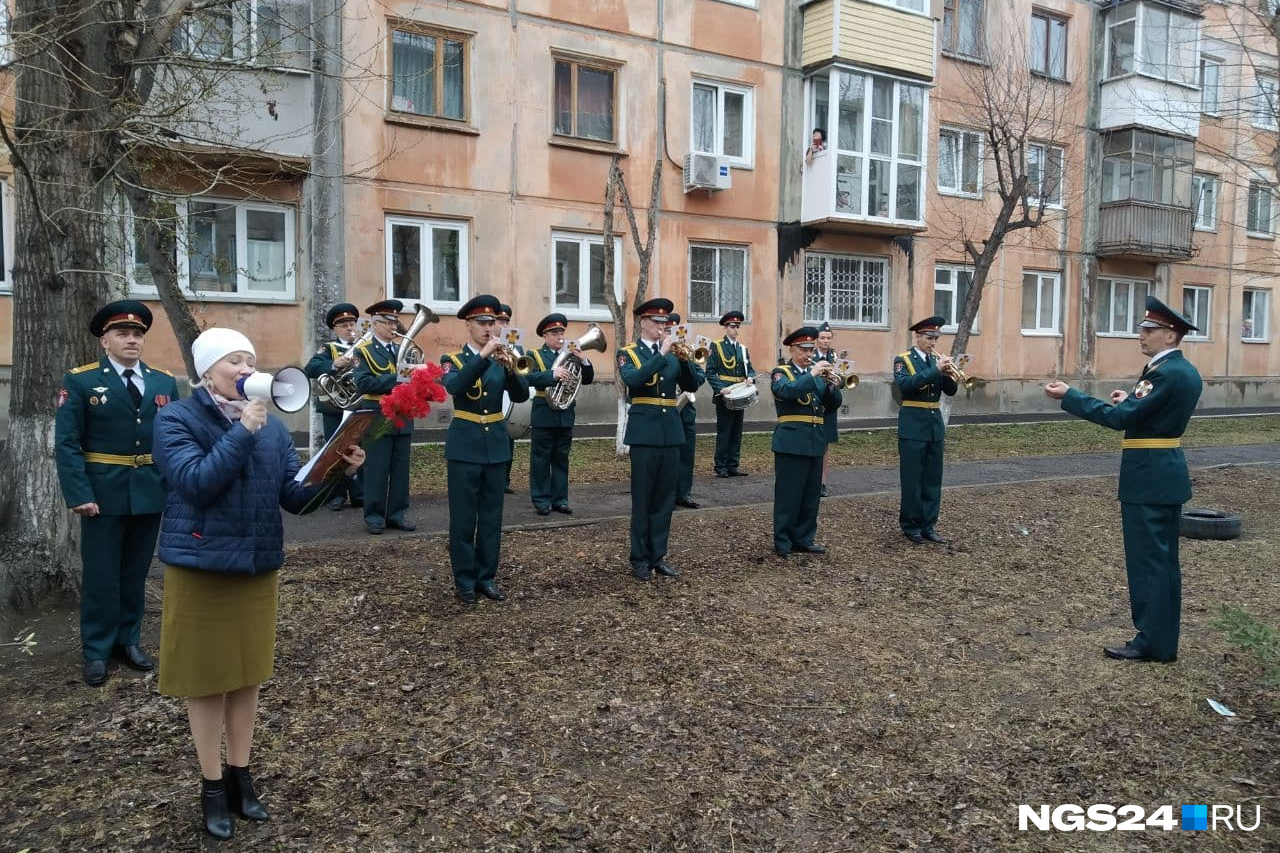 Красноярские ветераны. 9 Мая район Красноярск. 9 Мая 1086 год парады школьники. 9 Мая 72 Красноярск. Мордовия концерты в районах города Победы 9 мая Саранск на улице.