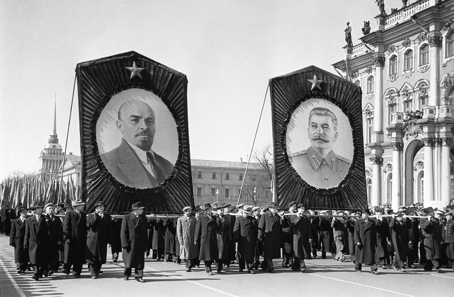 В Фонде исторической фотографии имени Карла Буллы открылась фотовыставка  Павла Маркина «75. Диагноз: фотокорреспондент» 7 октября 2021 года - 7  октября 2021 - ФОНТАНКА.ру