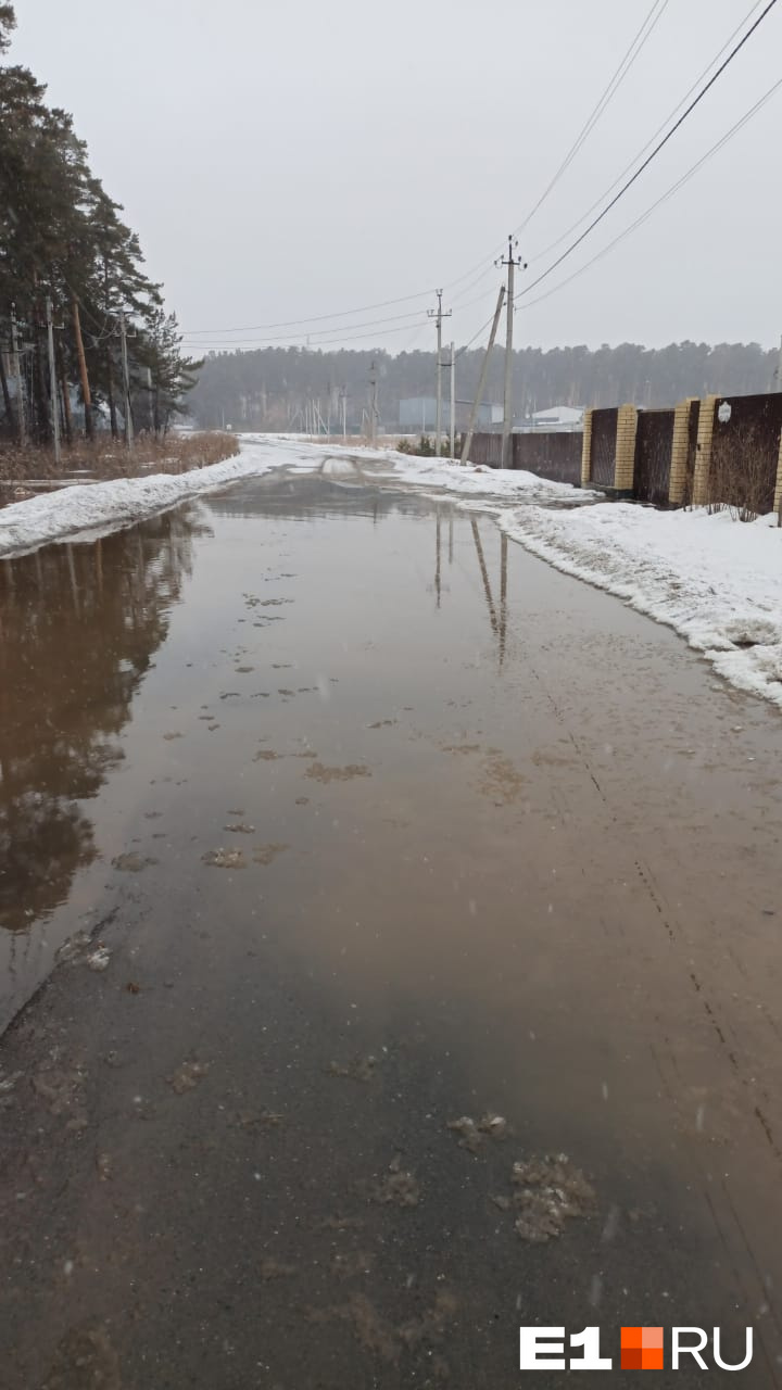 Затопленная дорога в Горном Щите