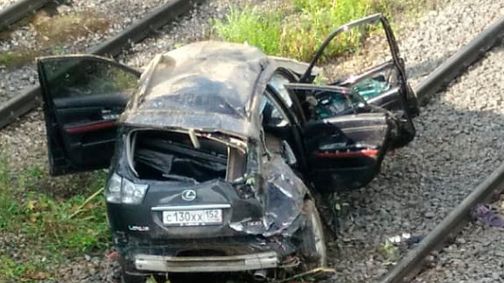 Мужчина и женщина погибли после падения машины с моста в Нижегородской области