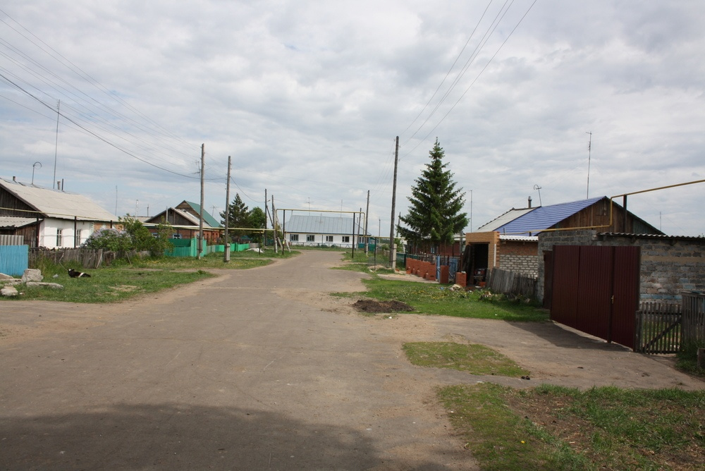 Улица Школьная в Речном, где в 2000-х обнаружили лагерное захоронение