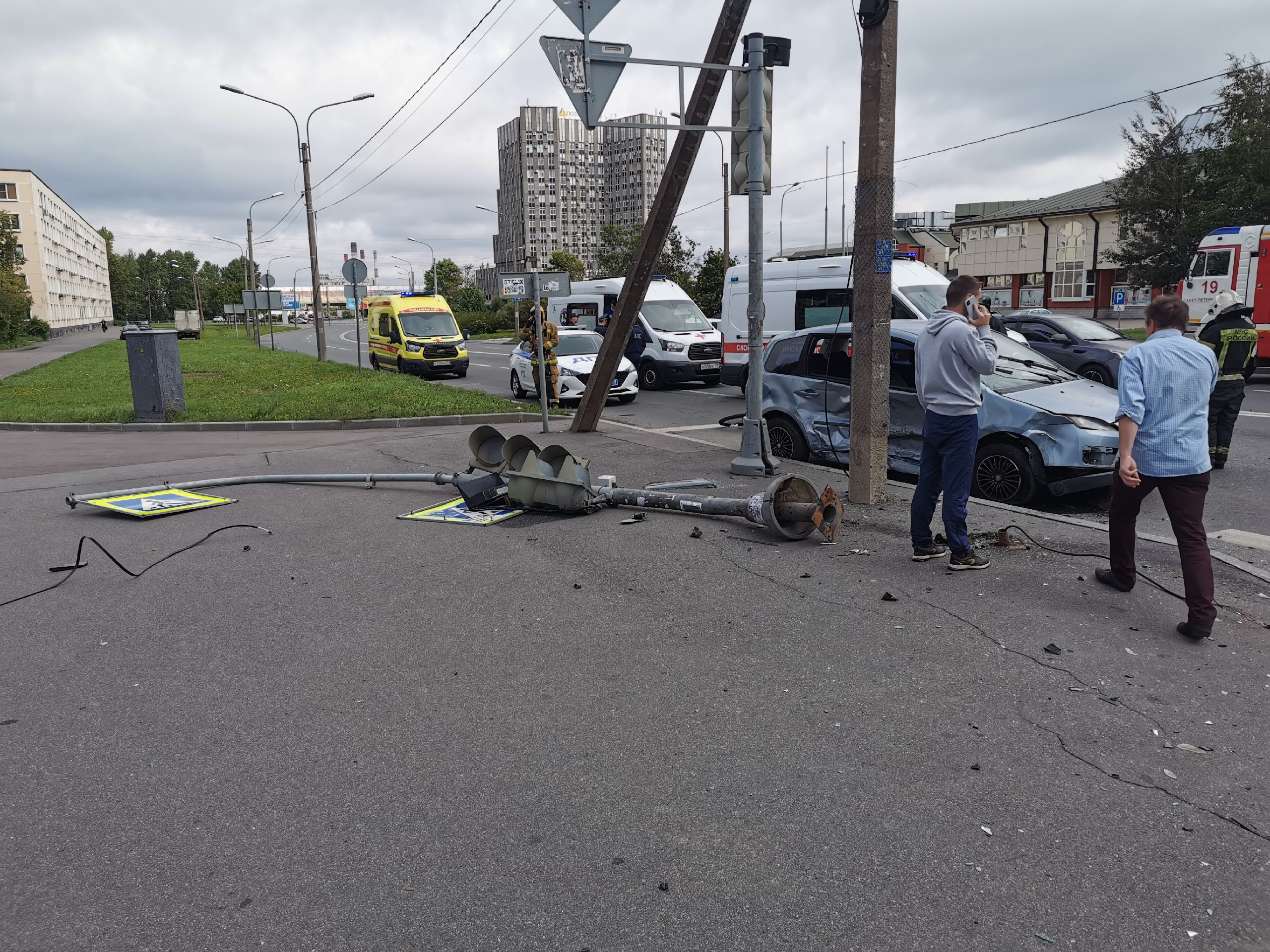 ДТП с пострадавшими на Ленинском в Петербурге: подробности от 23 августа  2021 г. - 23 августа 2021 - ФОНТАНКА.ру