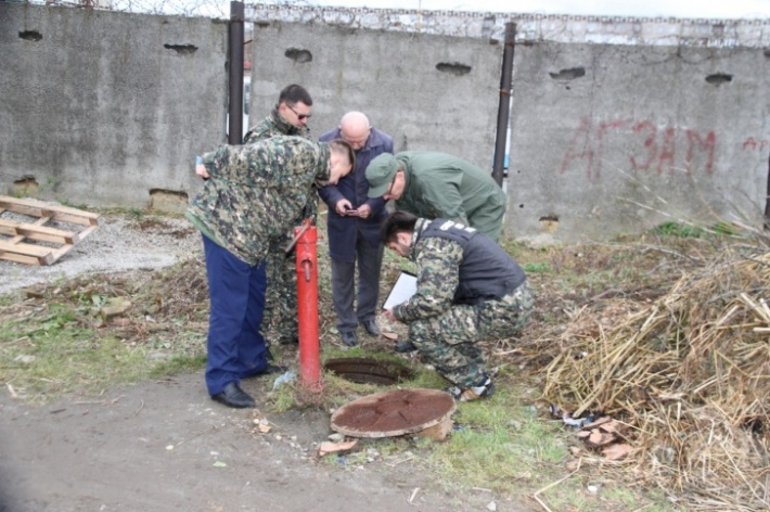 Тело девушки нашли в колодце на Уралмаше Тело девушки нашли в колодце на Уралмаше