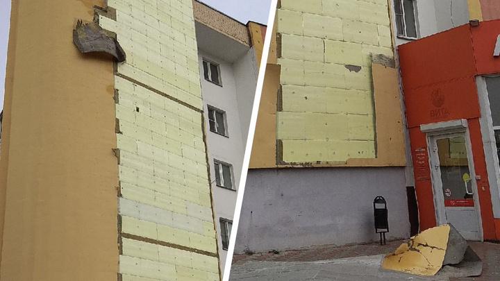 «Тут дети ходят»: в Ярославской области со стены многоэтажки оторвало пласт обшивки