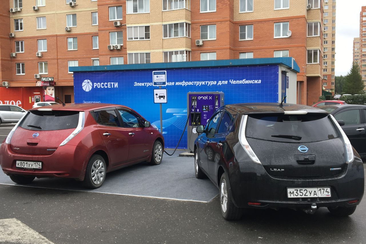 Одна из скоростных зарядных станций, которые установила в Челябинске компания «Мир электромобилей»