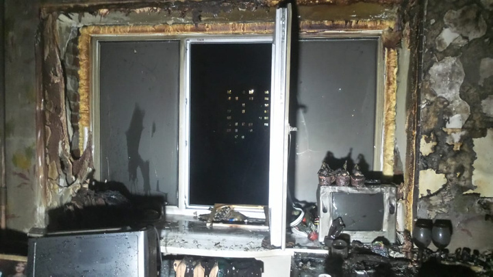 В Екатеринбурге в общежитии лестеха начался пожар из-за китайского зарядника
