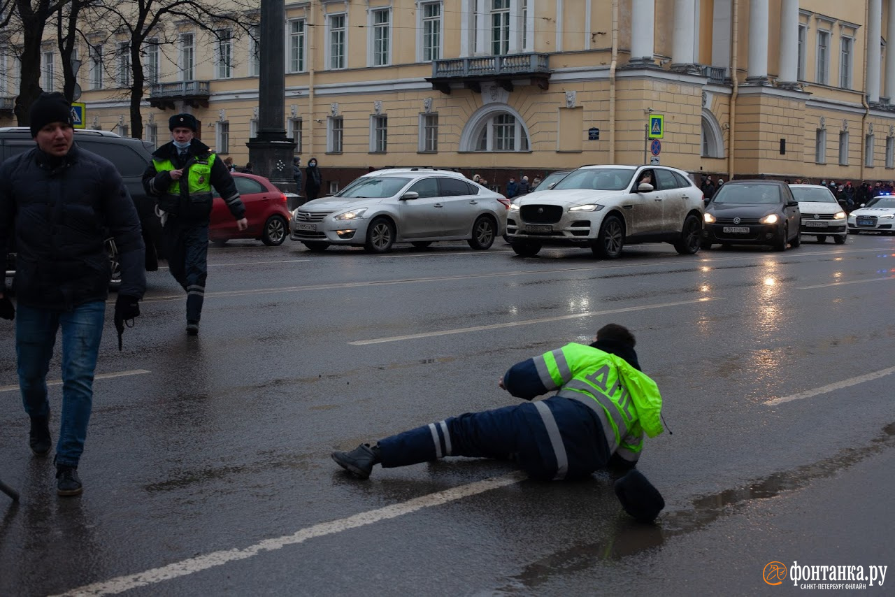 Напал на сотрудника дпс. Нападения на сотрудника ДПС В Питере.