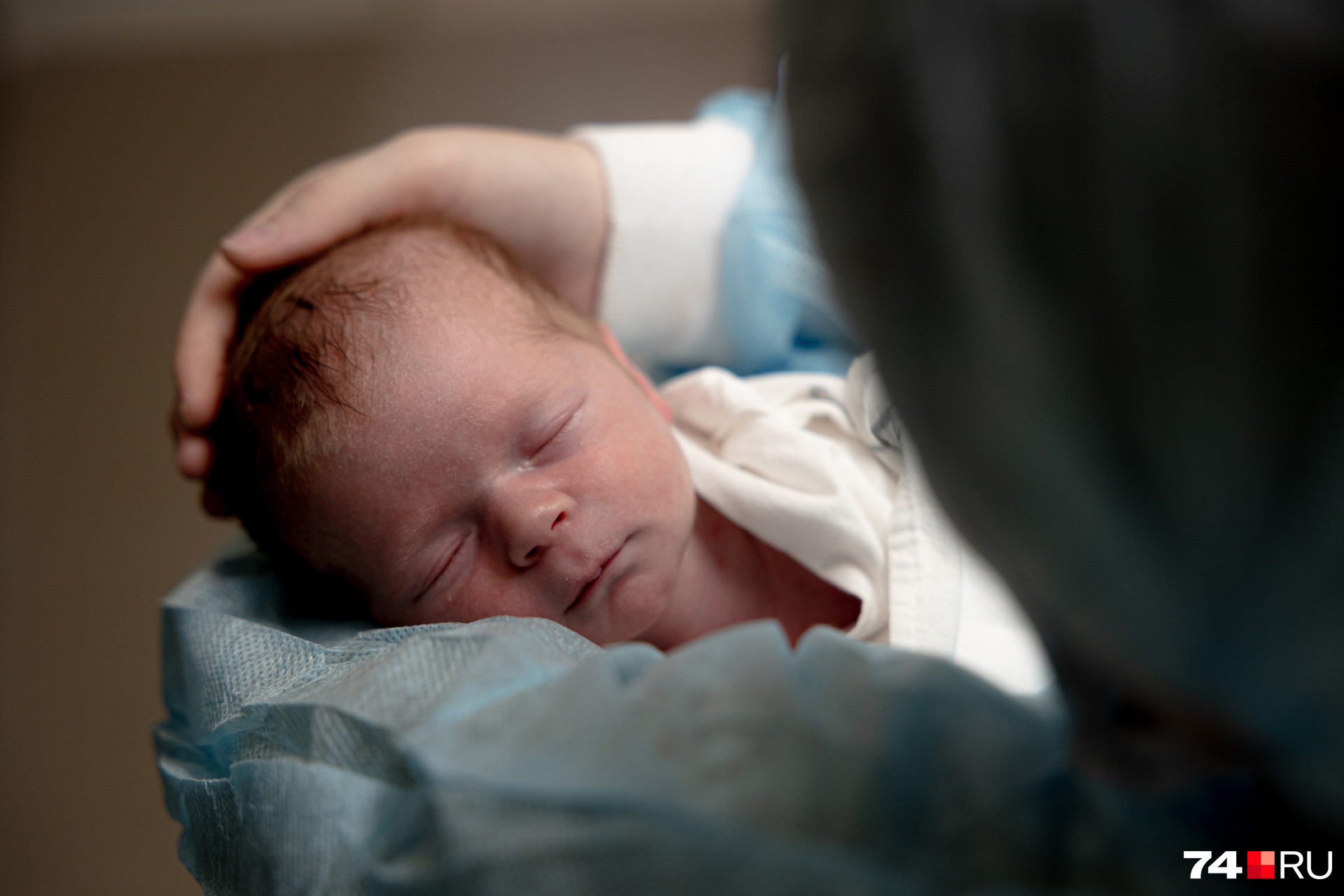Почему новорожденный не берет. День неонатолога. Неонатолог и новорожденный. Ребенок только вышел фото. Фото неонатолога с новорожденным ребенком.