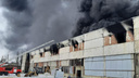 Весь город в черном дыму: в Шахтах загорелся завод полимеров