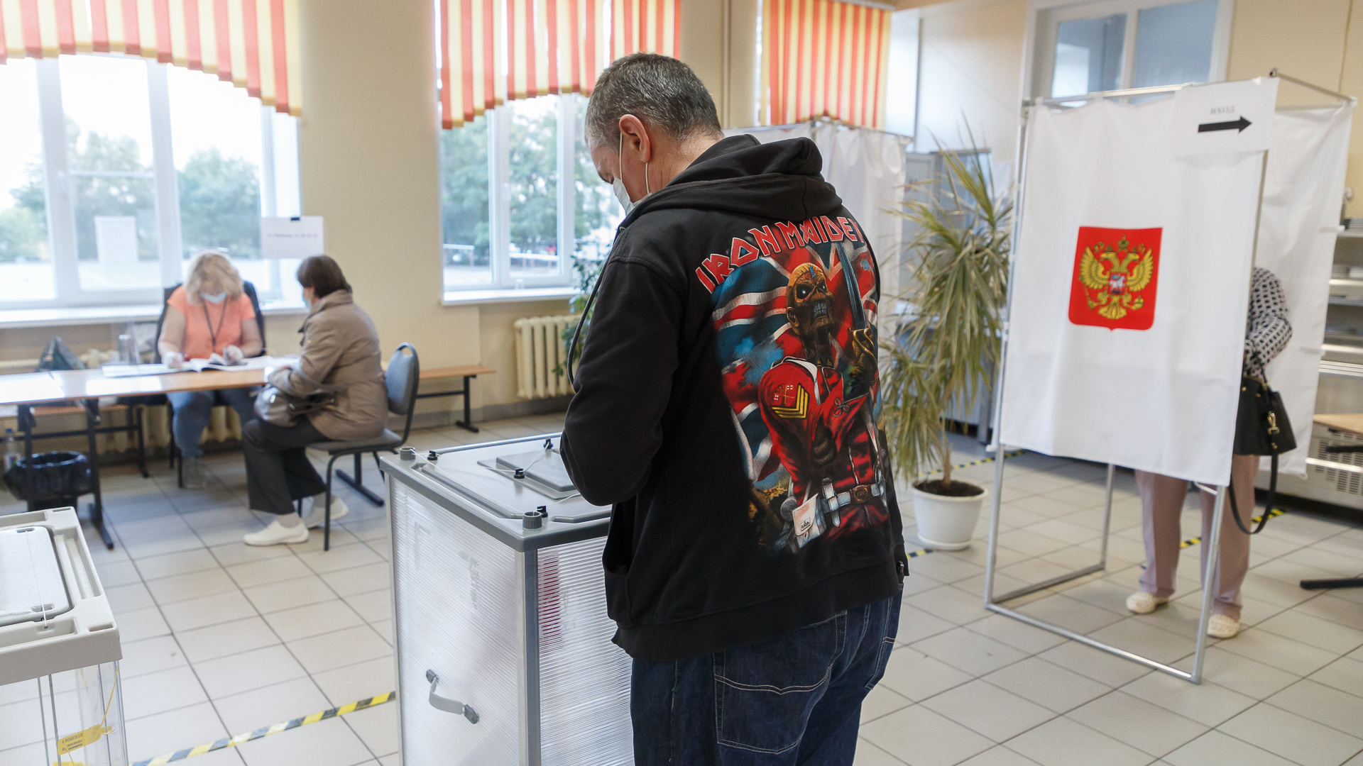 На выборах победили протоколы, а демократия в России умерла?
