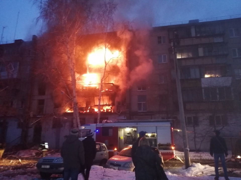 Сразу после взрыва загорелись квартиры на трех этажах 