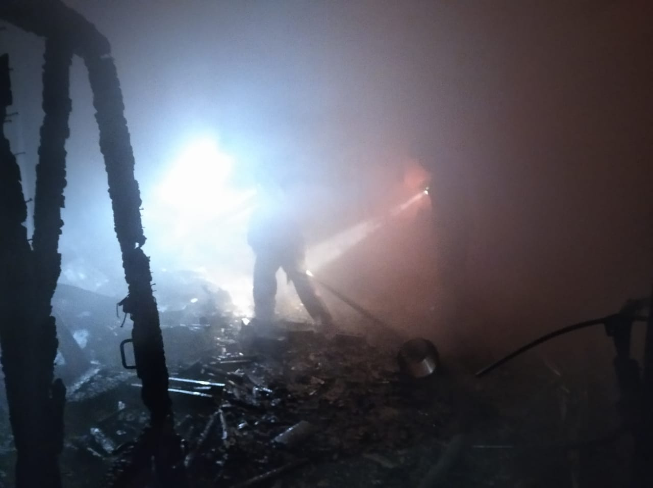 Сообщение о пожаре поступило в 03:15, в 04:34 открытое горение ликвидировали Сообщение о пожаре поступило в 03:15, в 04:34 открытое горение ликвидировали