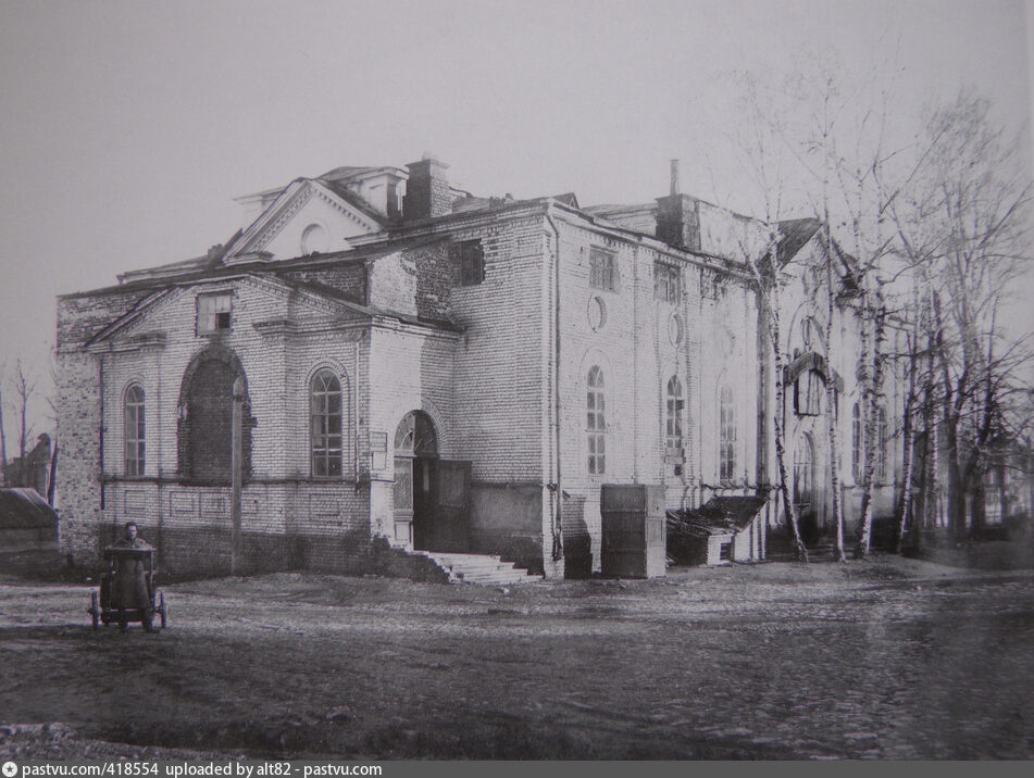 Клуб на углу улиц Славянской и Короленко, 1934 Клуб на углу улиц Славянской и Короленко, 1934