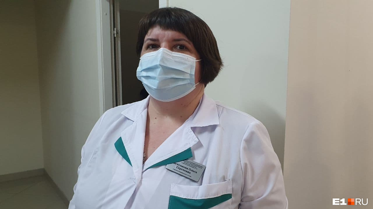 Одной из медсестер, которые прививали людей, стала Ольга Вечтомова Одной из медсестер, которые прививали людей, стала Ольга Вечтомова