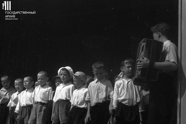 Фонограмм не было, пели под живую музыку. Пермь, 1958 год