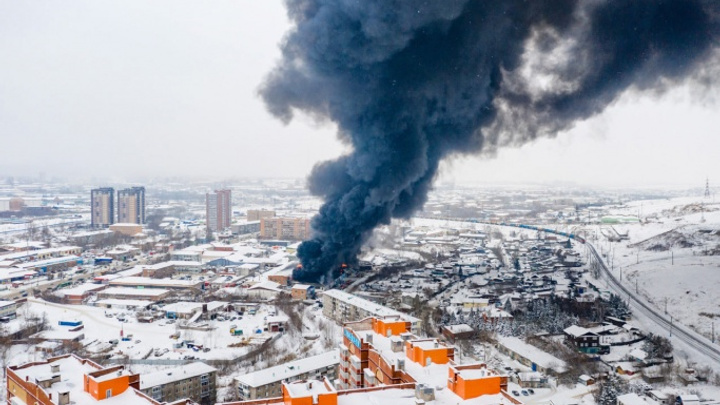 Трое спасателей погибли, пока искали пострадавшего при пожаре в Красноярске: у них кончился воздух