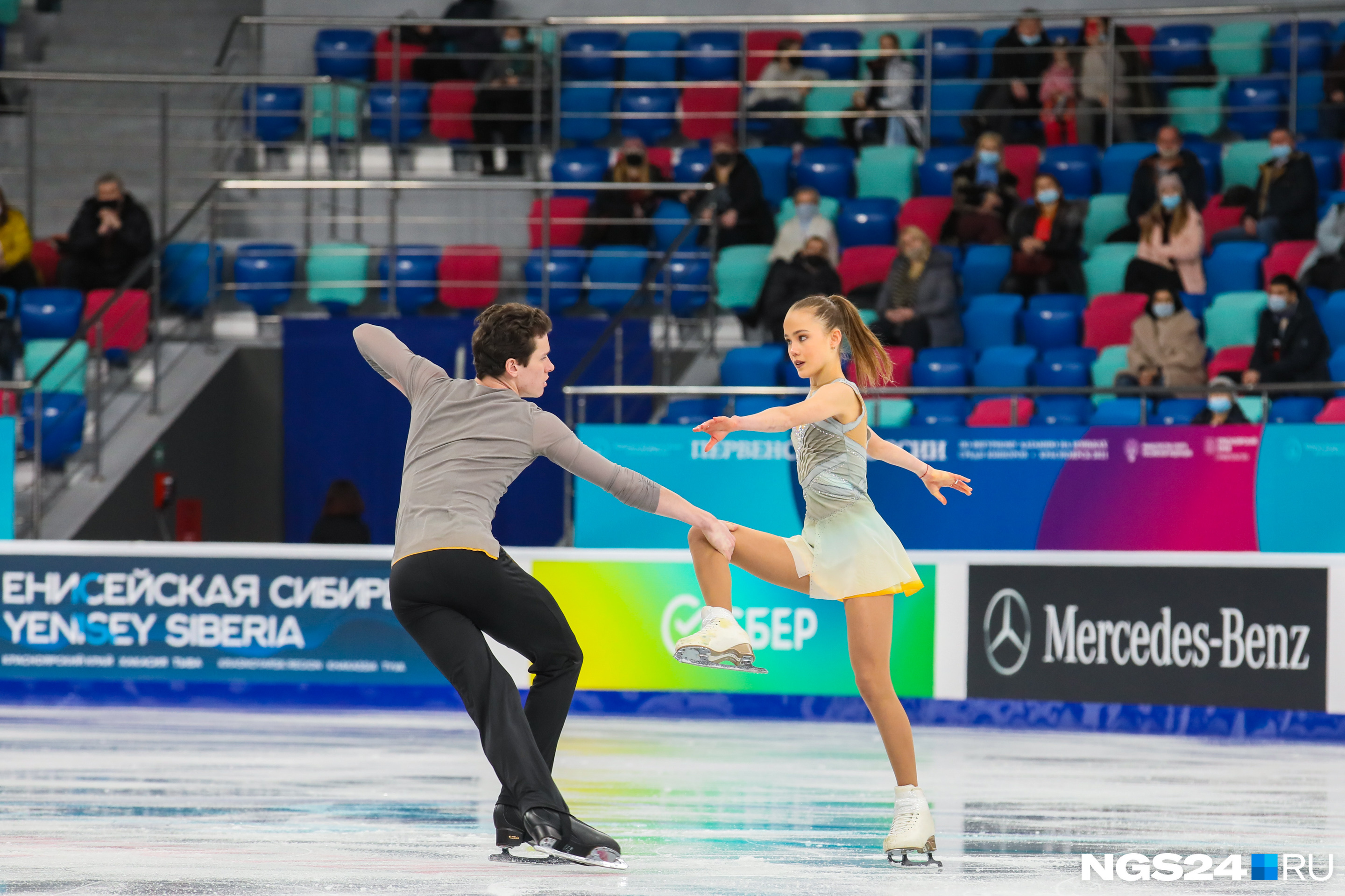 Фигурное красноярск. Чемпионат России по фигурному катанию 2021. Фигурист Красноярск. Чемпионат России по фигурному катанию 2021 Красноярск. Чемпионат России по фигурному катанию 2022 Красноярск.