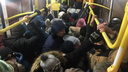 «Нас превратили в стадо»: как пассажиры восприняли новые правила входа в автобус