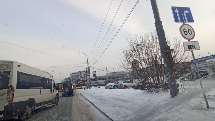 Выезд с ЖБИ в центр города завесили дорожными камерами: когда придут первые штрафы