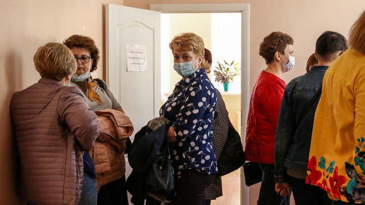 «Нас лишили работы, а люди часами ждут пенсию»: почтальонов в Дзержинске уволили за отказ навязывать продукты пенсионерам