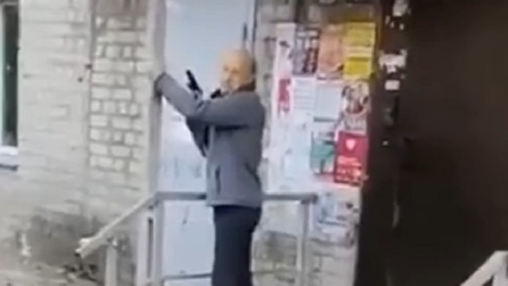 В Каменске-Уральском неадекватный мужчина открыл стрельбу по людям