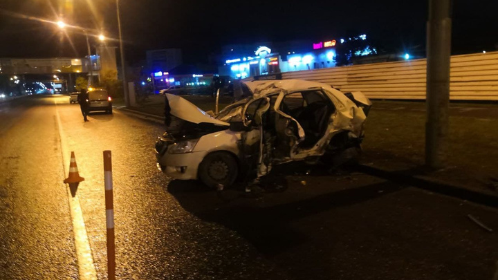 Пьяный водитель на Мельникайте врезался в такси. Один человек погиб и еще пятеро пострадали