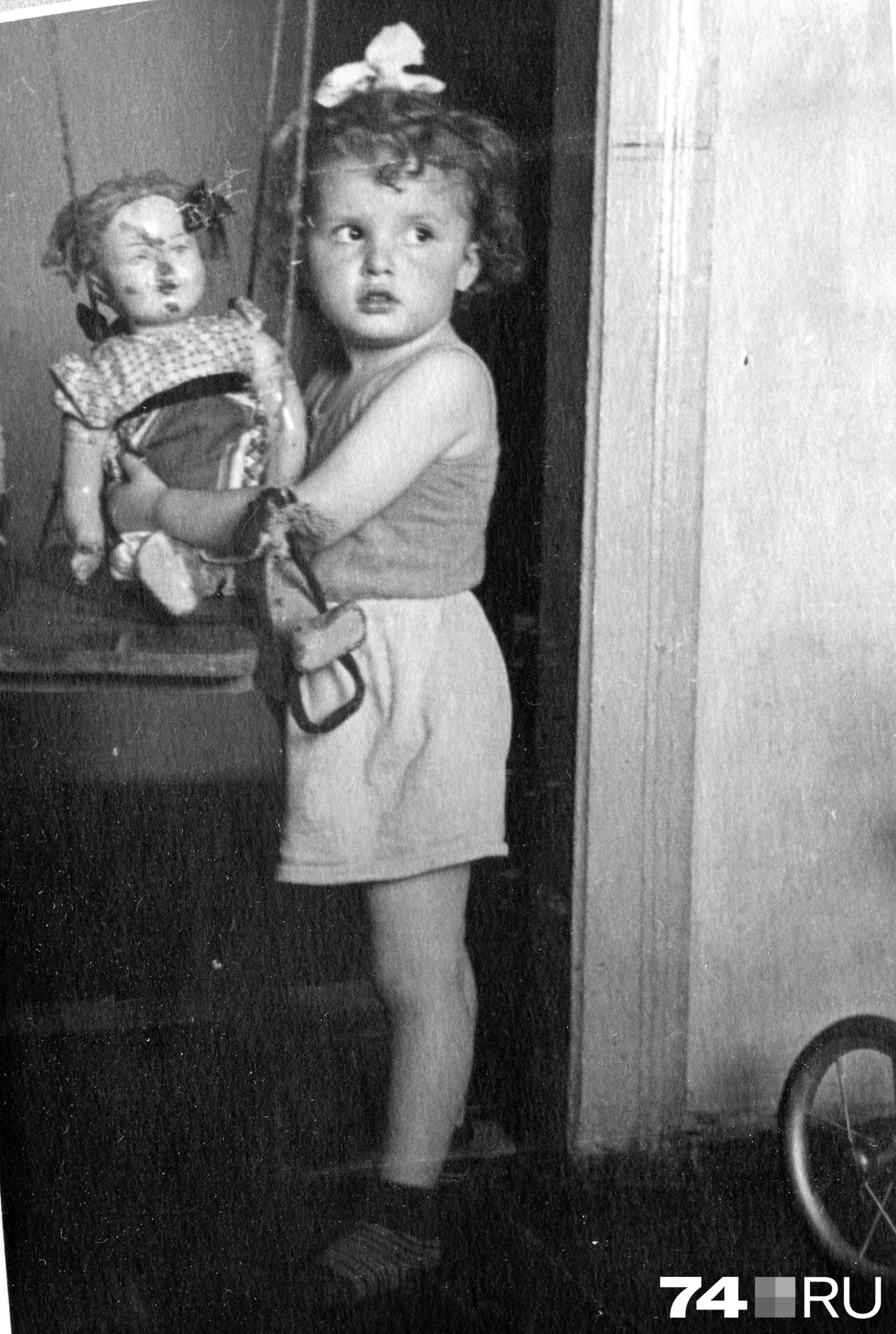 Вот еще один снимок Майи Егурной — у девочки уже в 1920–1930-х годах была кукла. Это тоже редкость Вот еще один снимок Майи Егурной — у девочки уже в 1920–1930-х годах была кукла. Это тоже редкость